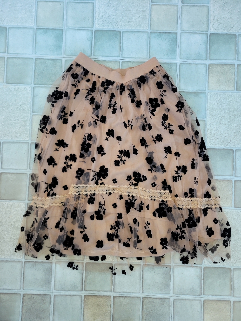 Kate Kasin Floral Tulle Midi Skirt in Beige with Black Appliqué Size Small